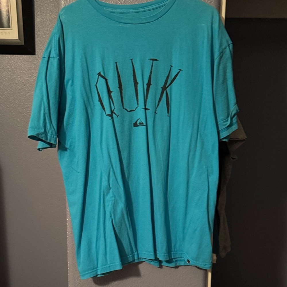 Quiksilver Men's Blue Graphic Tee